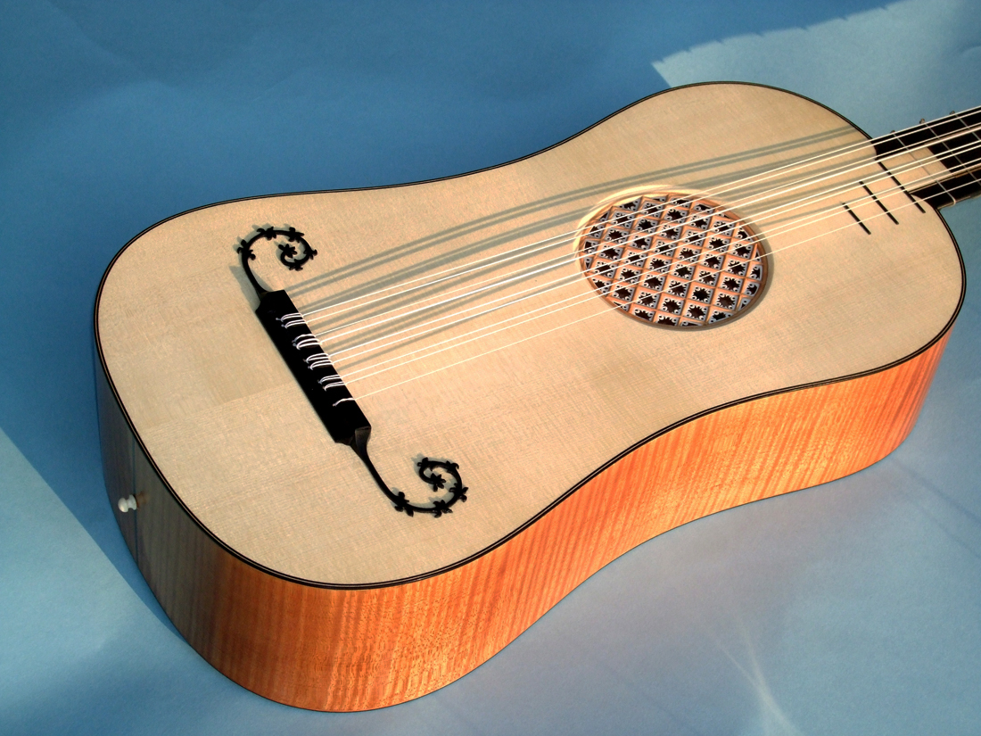 Виуэла музыкальный инструмент. Испанская виуэла инструмент. EADGBE на гитаре. Easy Baroque Guitar.